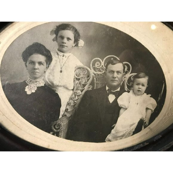 Antique Nathan M Stone Chicago Oval Metal Frame Family Photo Baby & Girl - Picture 2 of 11
